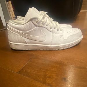 Jordan 1 Low Triple White
